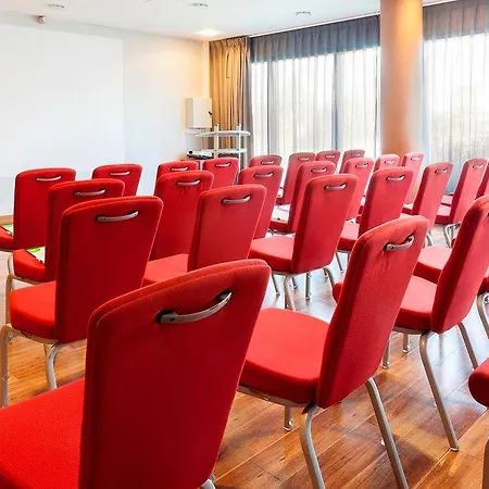 Ξενοδοχείο Courtyard By Marriott Airport 4*
