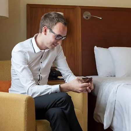 Courtyard By Marriott Airport Ξενοδοχείο 4*