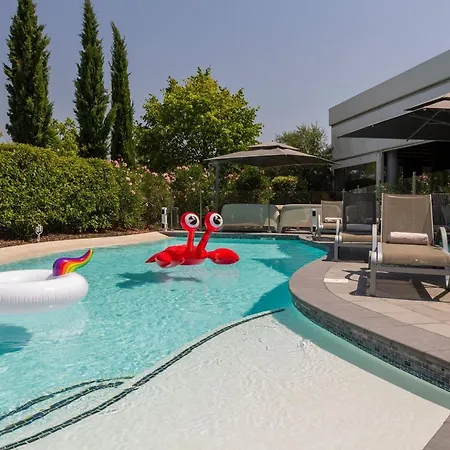 Courtyard By Marriott Airport Ξενοδοχείο
