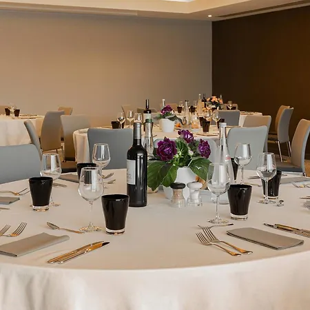 Ξενοδοχείο Courtyard By Marriott Airport 4*