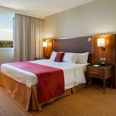 Ξενοδοχείο Courtyard By Marriott Airport 4*